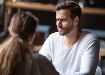 тревожным человеком