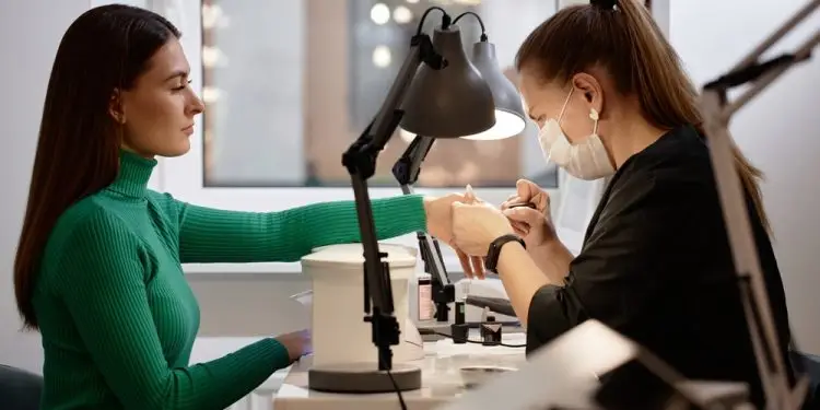 Маникюр и педикюр