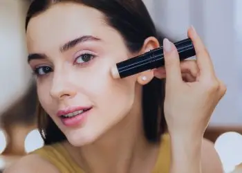 Бьюти-стики для ухода, мейкапа и защиты от солнца