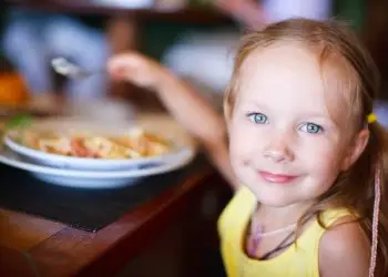 Два ресторана в Сакраменто предлагают бесплатную еду для детей на Пасху