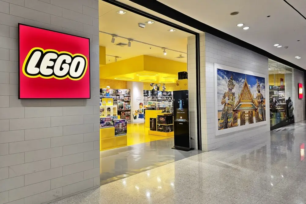 В LEGO представили волшебный замок для взрослых поклонниц Disney