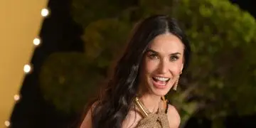 Деми Мур признали самой красивой женщиной мира в 2025 году