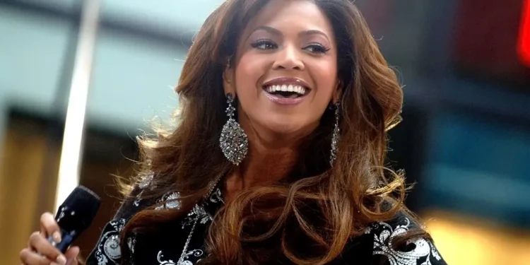 Дональд Трамп обвинил Камалу Харрис в том, что она якобы заплатила Бейонсе $11 миллионов за участие в предвыборном митинге