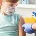 В США отменяют рекомендацию прививок от COVID для беременных и детей