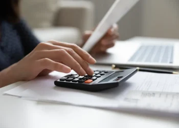 10 расходов, которые тихо опустошают ваш банковский счёт