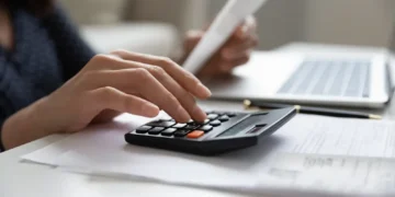 10 расходов, которые тихо опустошают ваш банковский счёт