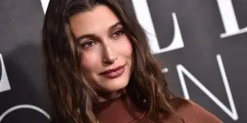 Хейли Бибер продала свою марку косметики за миллиард долларов