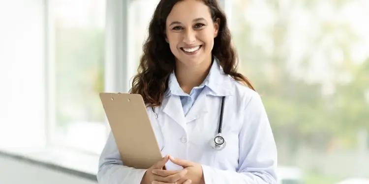 10 самых высокооплачиваемых профессий для женщин в США в 2025 году