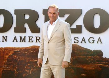 На Кевина Костнера подали в суд за сцену с насилием