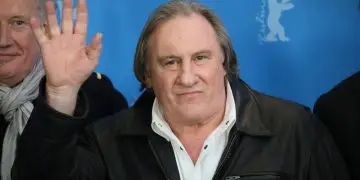 Жерару Депардье присудили срок и штраф за домогательства