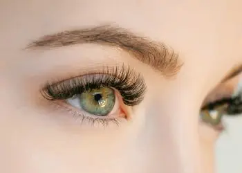 Помогает ли eyelashes serum отрастить ресницы на самом деле?