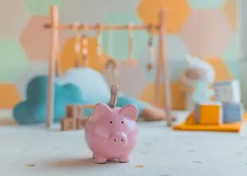 Трамп презентовал детские счета на $1000