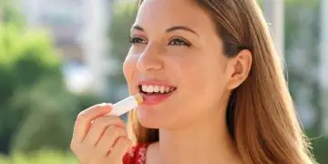 для чего нужно защищать губы от летнего солнца