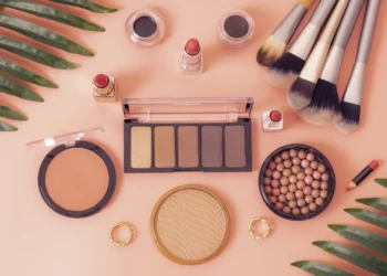 5 средств для макияжа, которые испортят вашу кожу летом