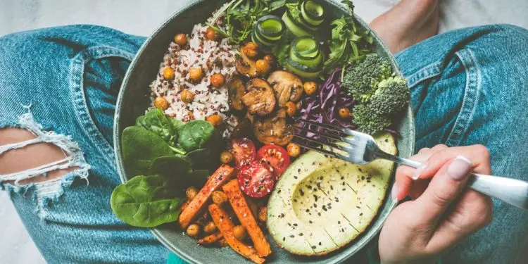 4 продукта, которые ухудшают запах тела