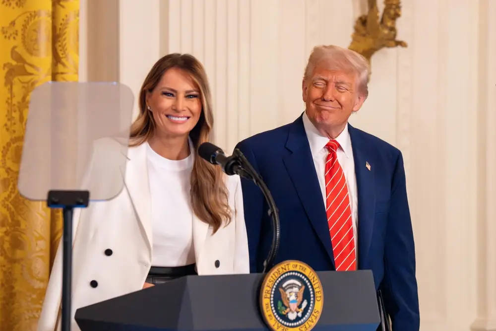 Мелании Трамп предрекают депортацию из США