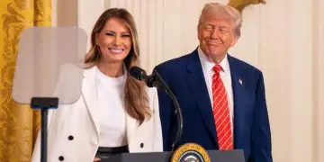 Мелании Трамп предрекают депортацию из США