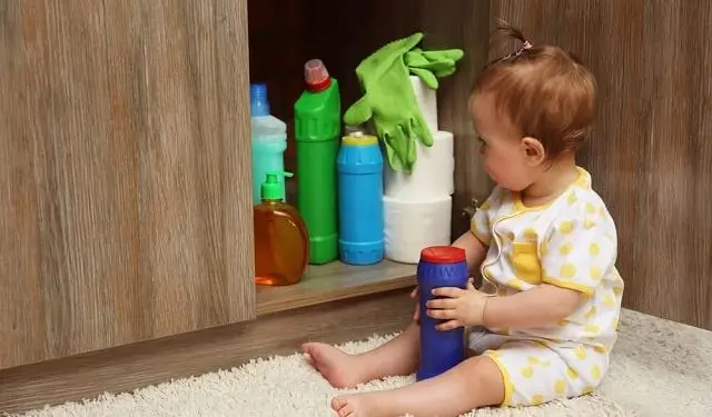 ребёнок глотнул бытовую химию