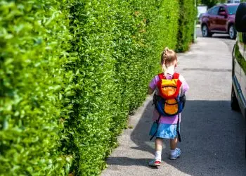 отправить ребенка в школу одного