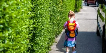 отправить ребенка в школу одного