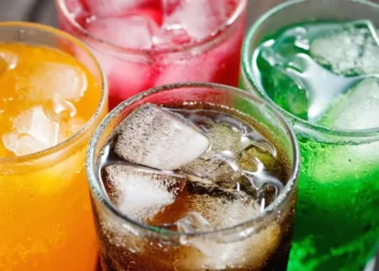 От газировки… лысеют