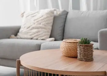 Уберите эти 10 вещей из гостиной