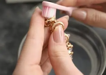 Как правильно ухаживать за украшениями