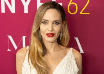 Анджелина Джоли