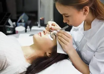 мастер по ресницам