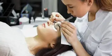 мастер по ресницам