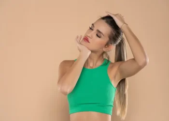 Вредно ли хрустеть шеей?