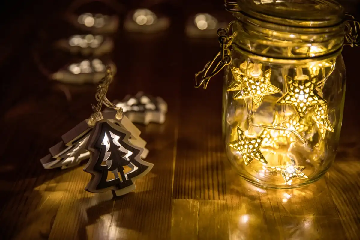 декор из старых вещей для праздничного украшения дома