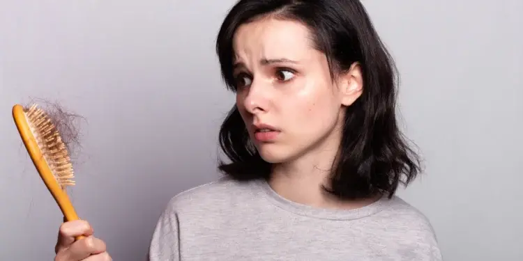 Почему осенью сильнее выпадают волосы