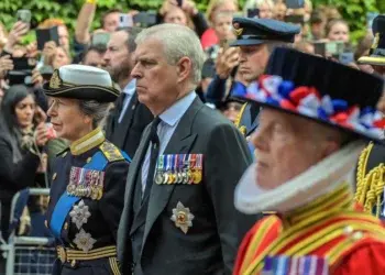 король Чарльз лишил принца Эндрю титула и дома