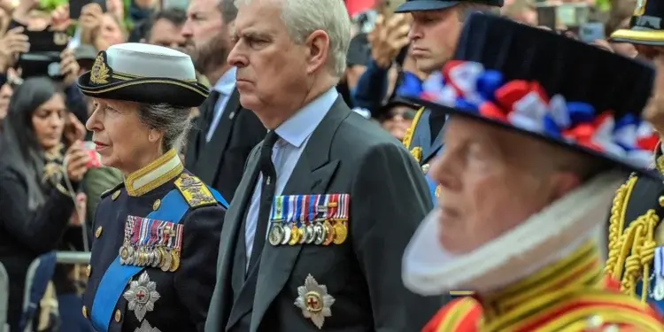 король Чарльз лишил принца Эндрю титула и дома