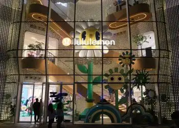 Lululemon подал в суд на Costco