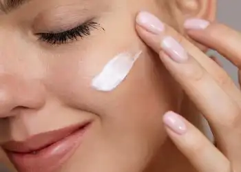 Что если вы наносите крем для лица неправильно?