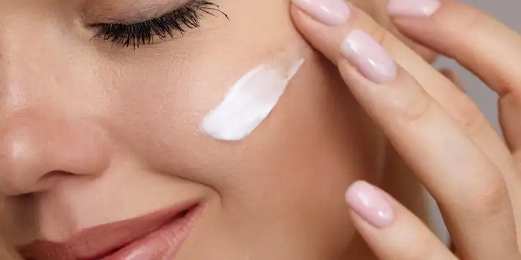 Что если вы наносите крем для лица неправильно?