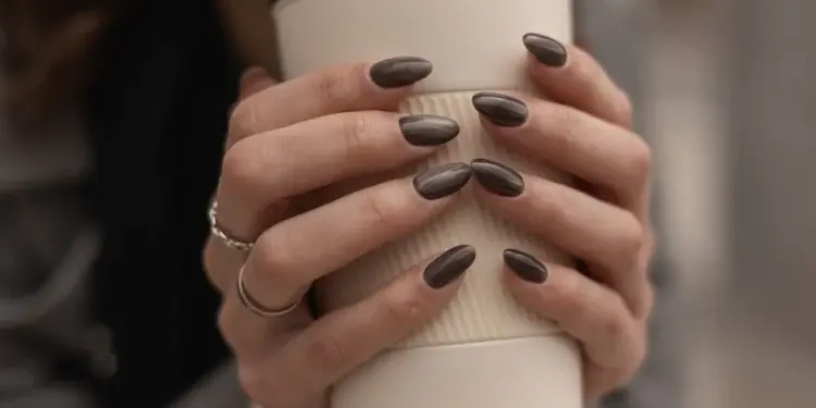 Уютный осенний тренд в маникюре