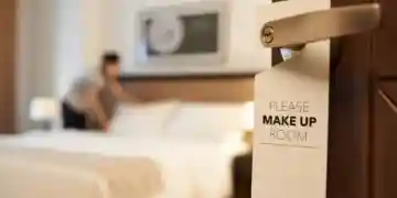 9 работников, которым часто забывают давать чаевые