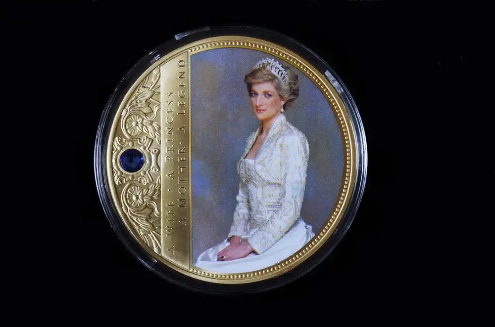 аукцион нарядов принцессы Дианы прошел в Калифорнии