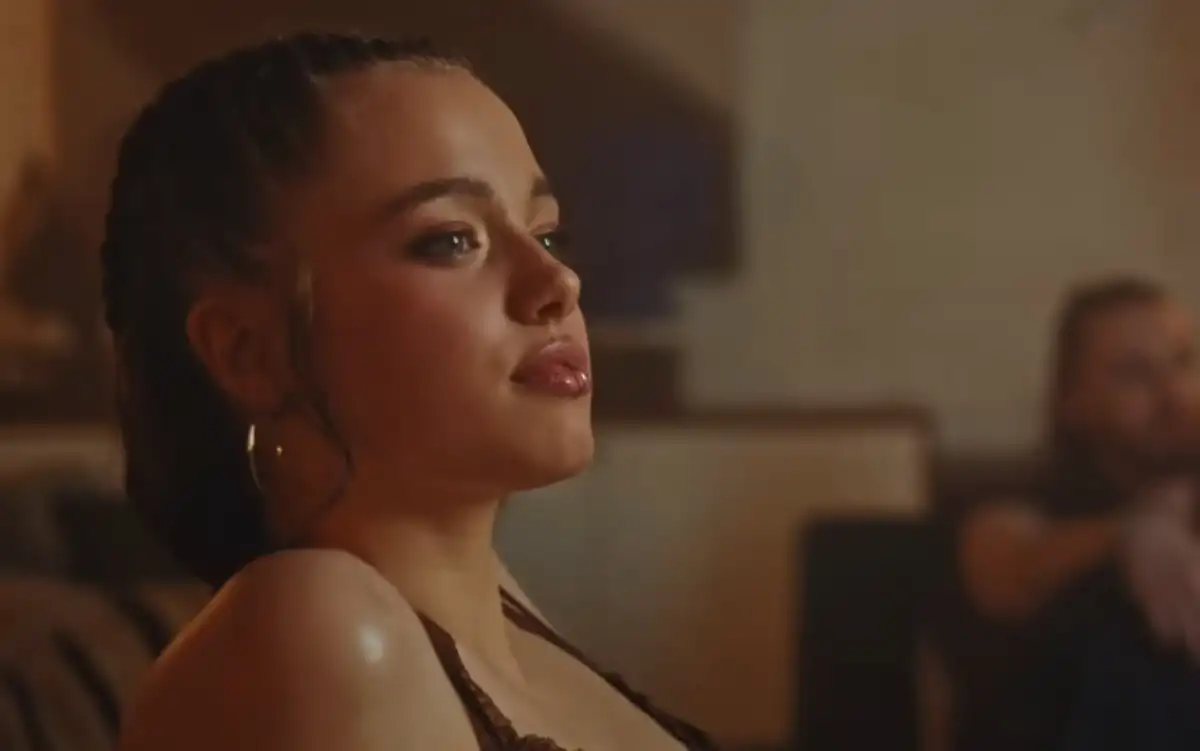 Фото: скриншот видеоклипа