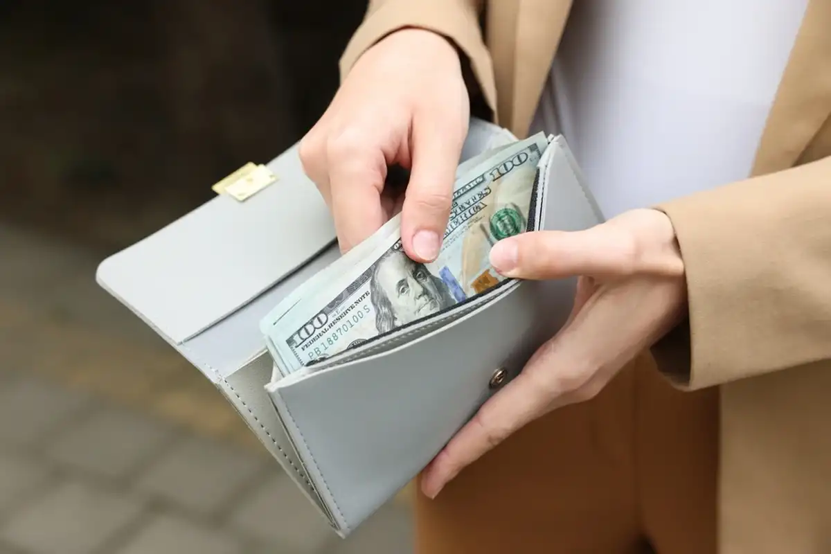 метод конвертов и оплата наличными для экономии и контроля бюджета